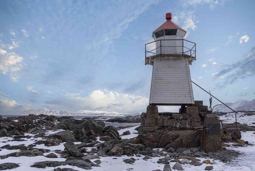 Noruega - islas Lofoten 126 - Laukvik - faro.jpg